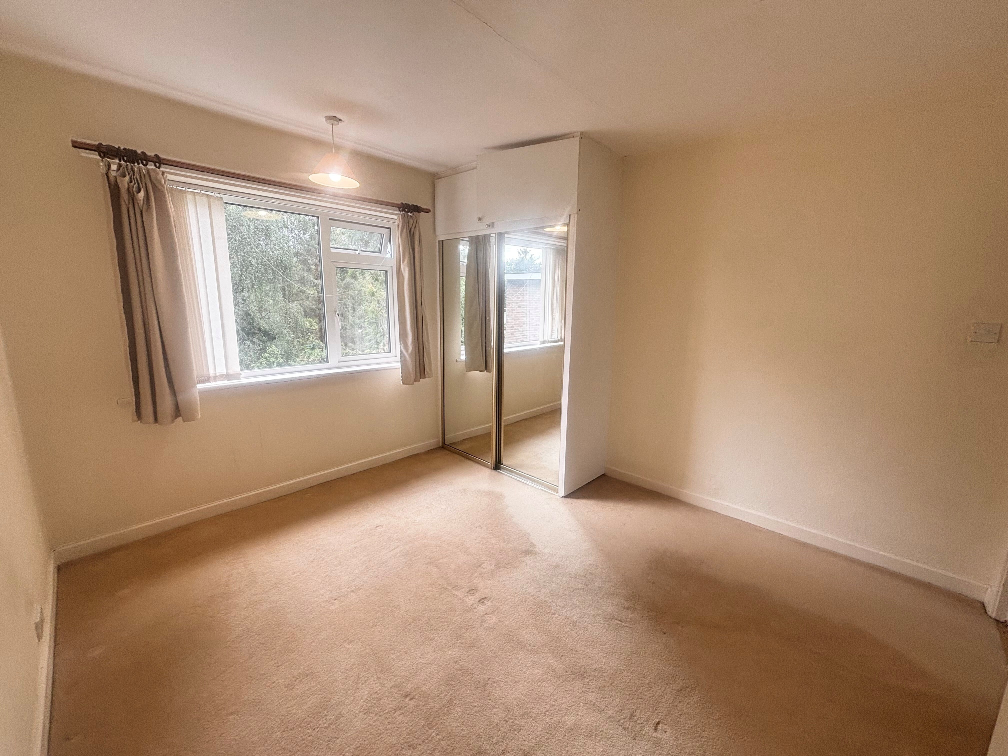Flat Weston Close in Warwick