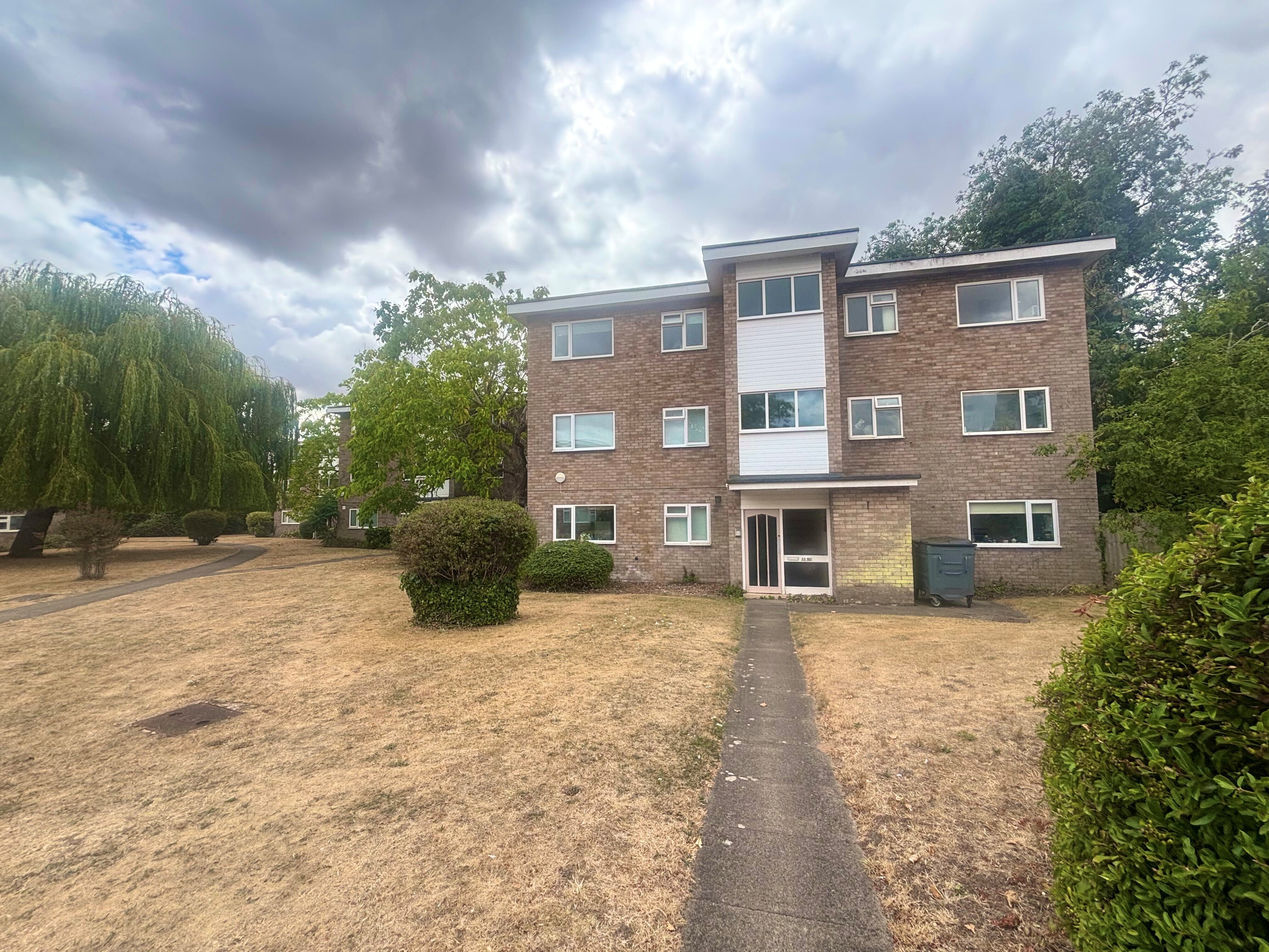 Flat Weston Close in Warwick