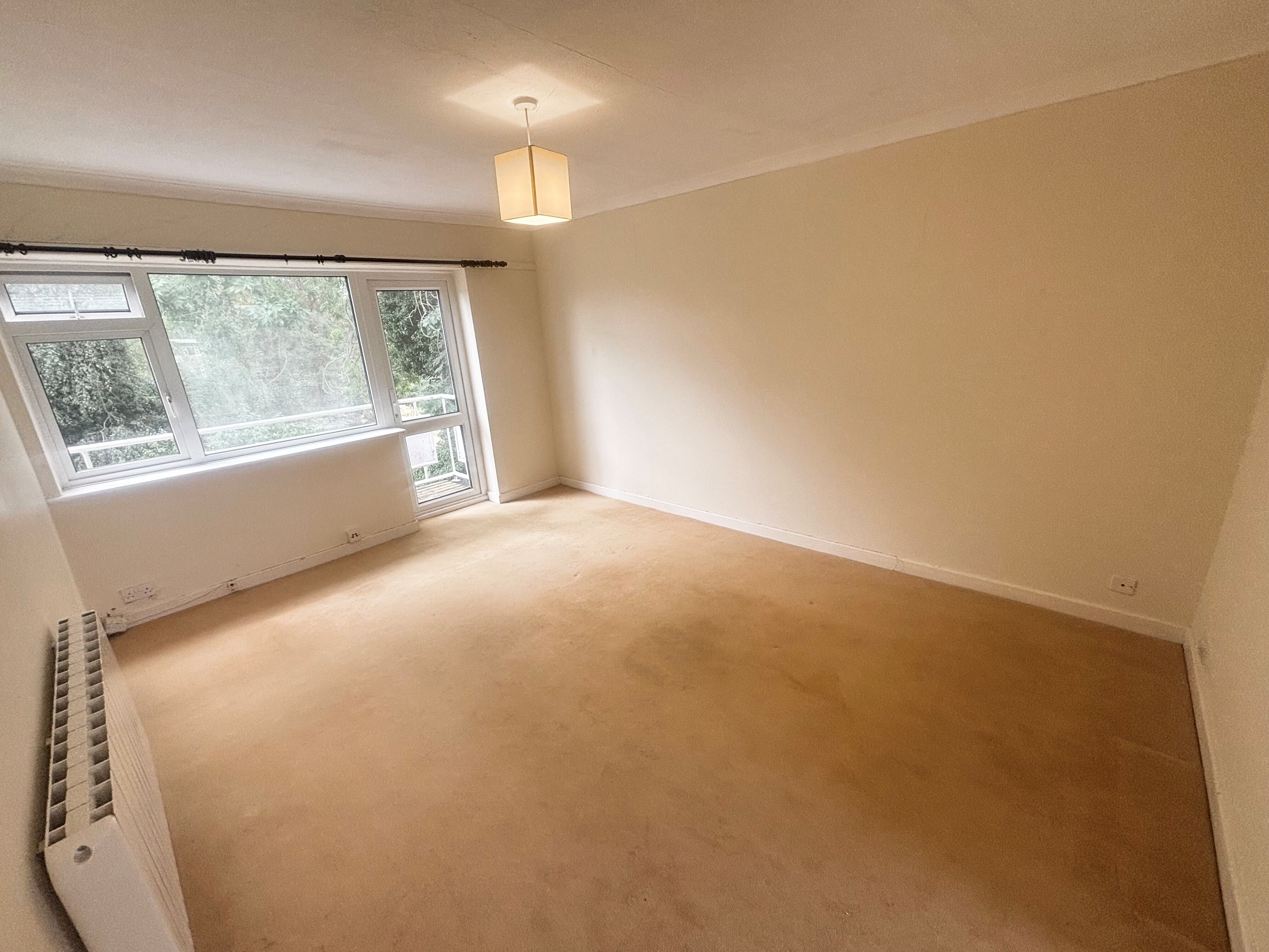 Flat Weston Close in Warwick