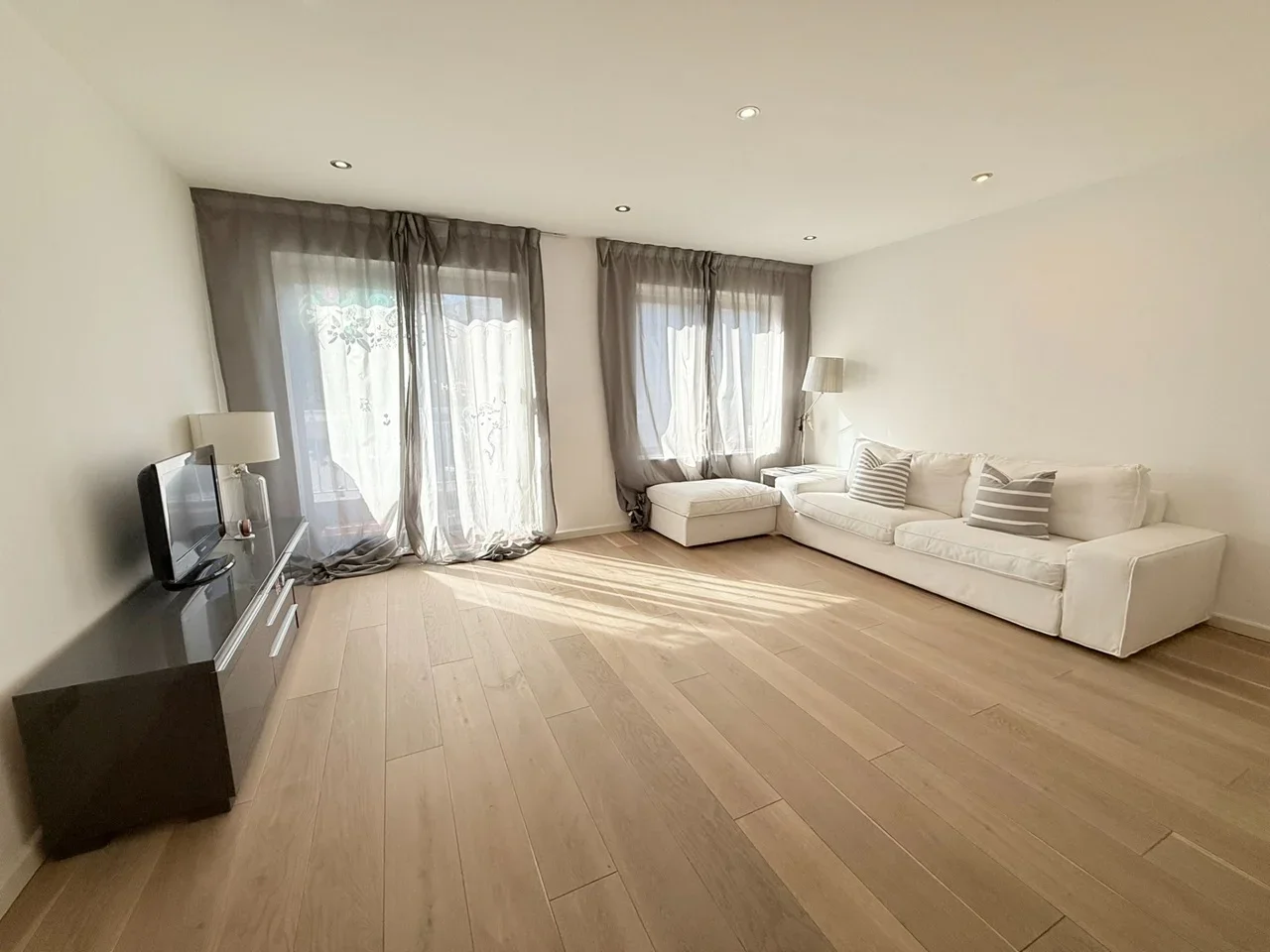 House Cinnamon Street in Greater London