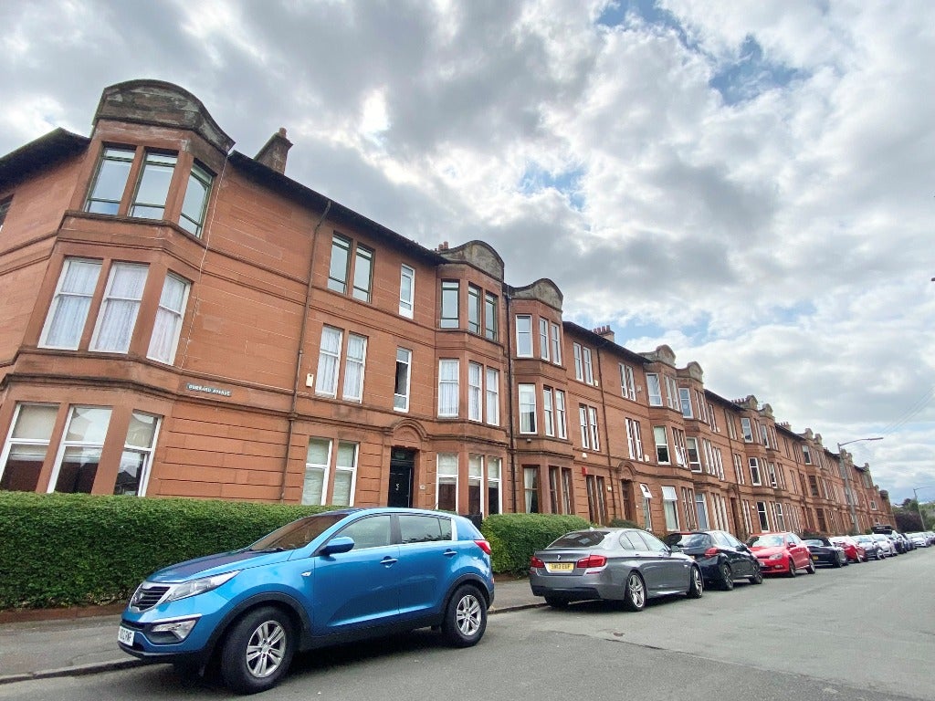Flat Durward Avenue in Glasgow
