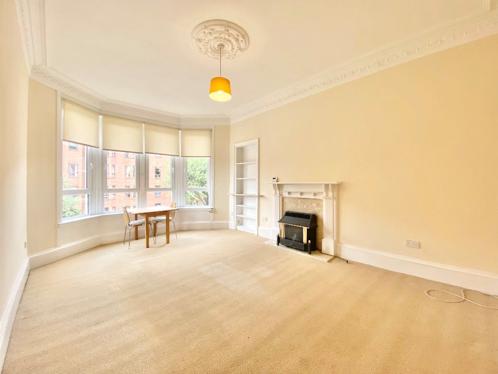 Flat Durward Avenue in Glasgow
