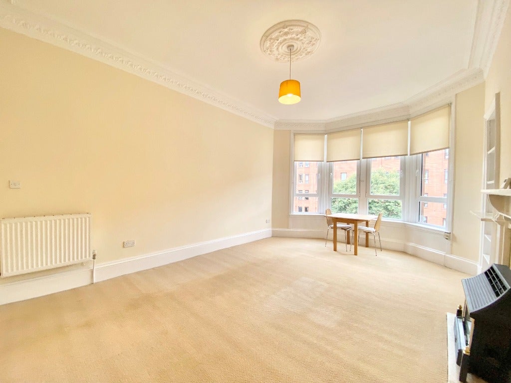 Flat Durward Avenue in Glasgow