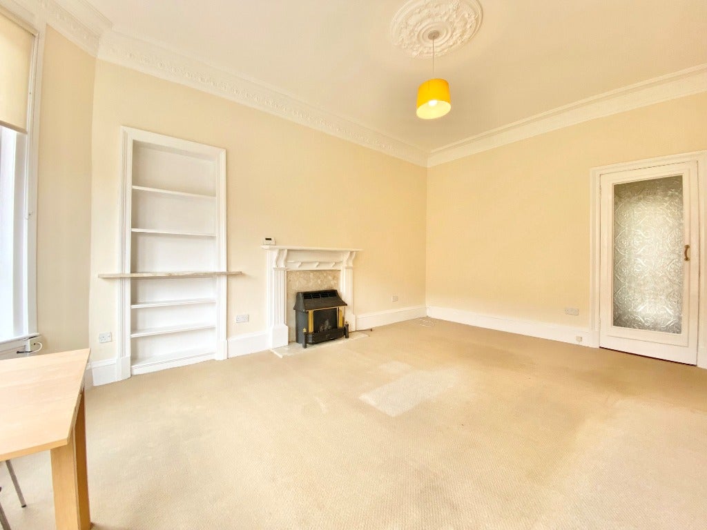 Flat Durward Avenue in Glasgow