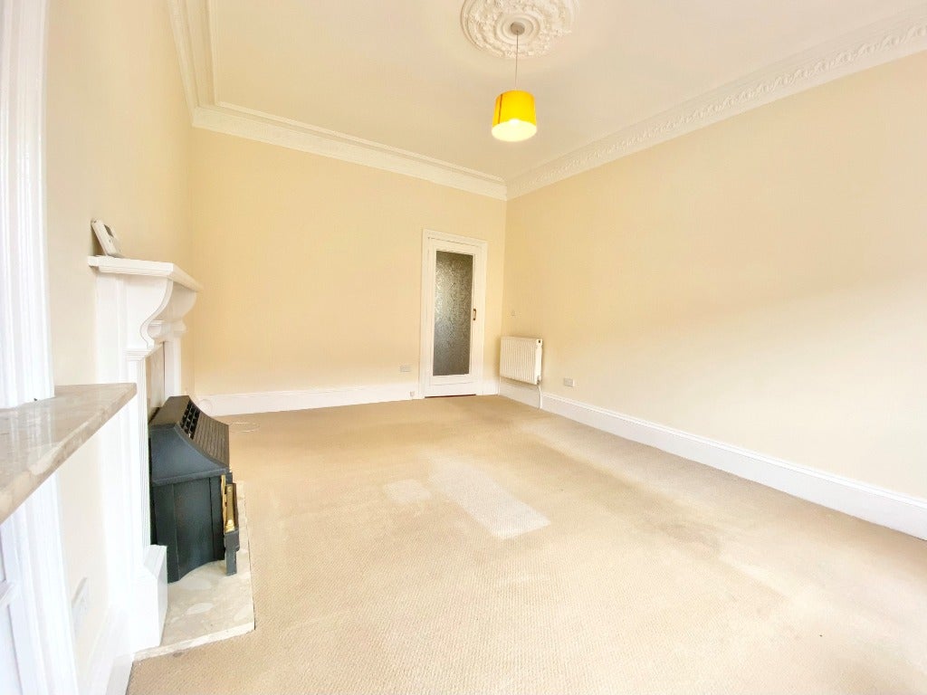 Flat Durward Avenue in Glasgow