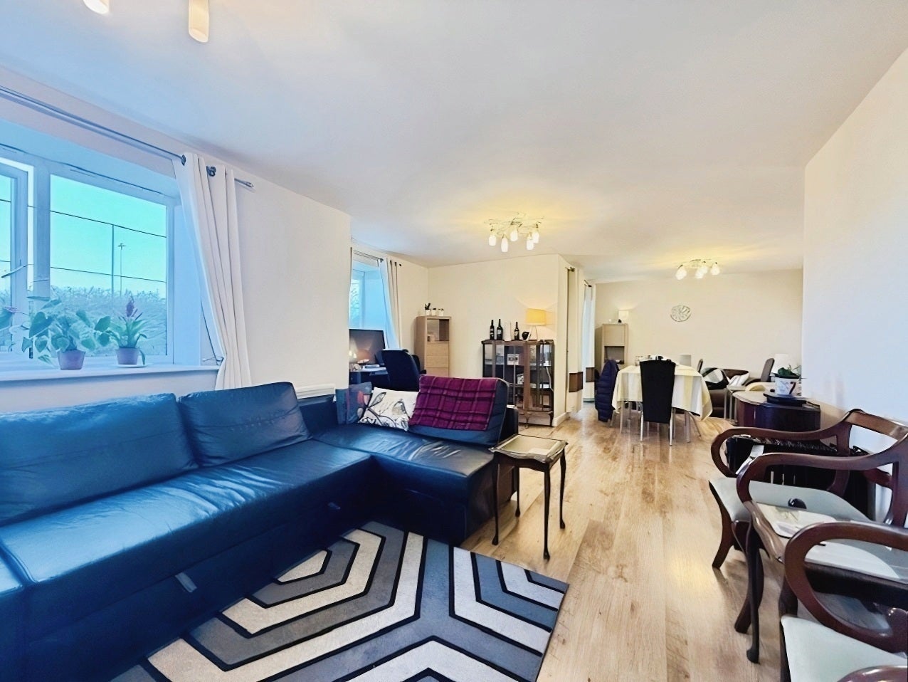 Flat Knightsbridge Court in Newcastle upon Tyne