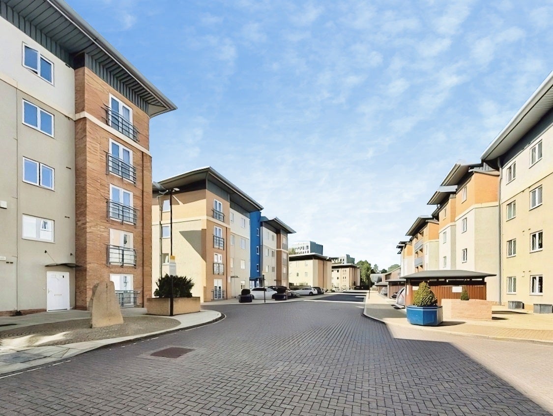 Flat Knightsbridge Court in Newcastle upon Tyne