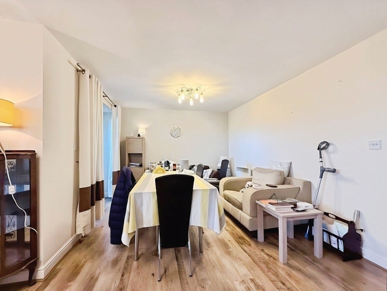 Flat Knightsbridge Court in Newcastle upon Tyne