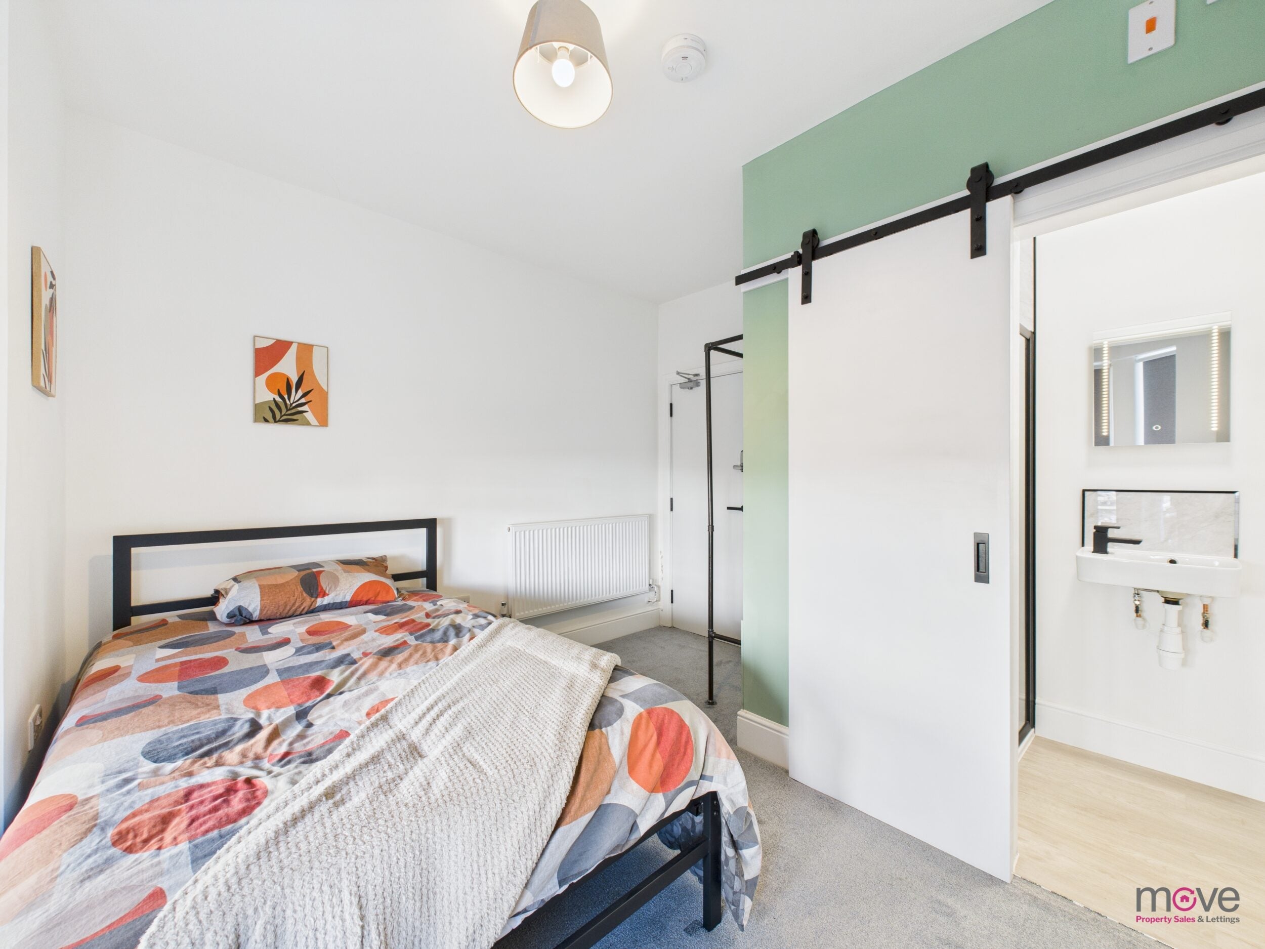 Room Bristol Road in Gloucester