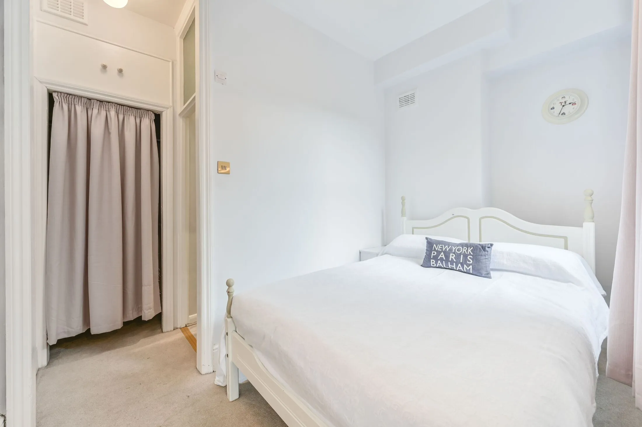 Flat Tantallon Road in Greater London