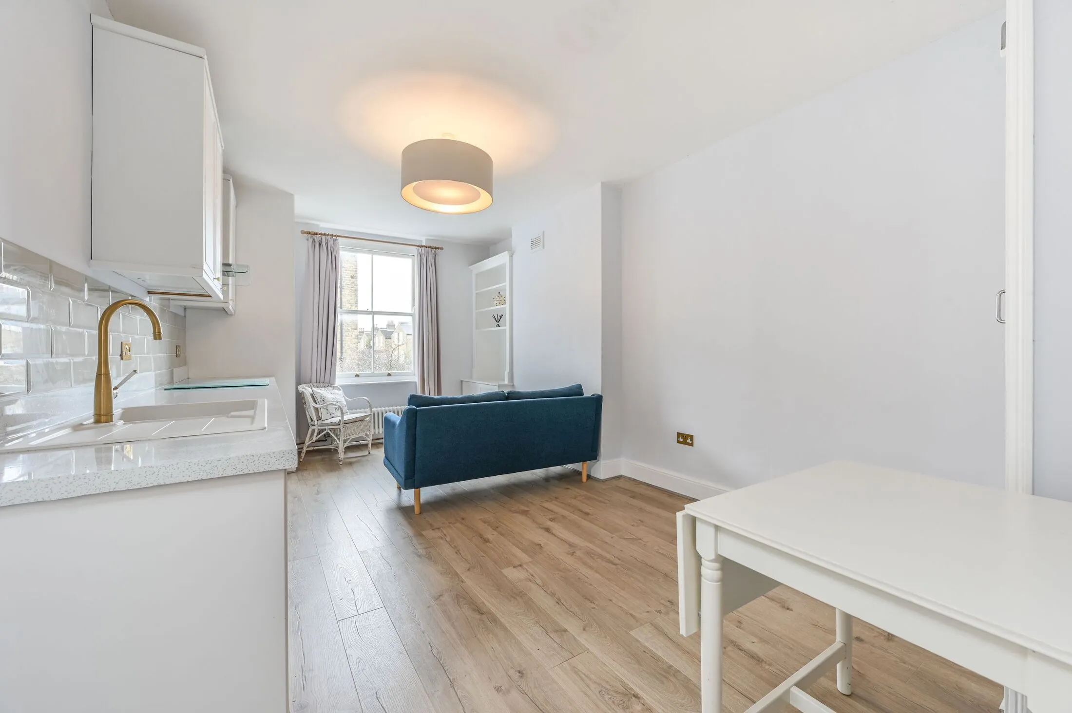 Flat Tantallon Road in Greater London