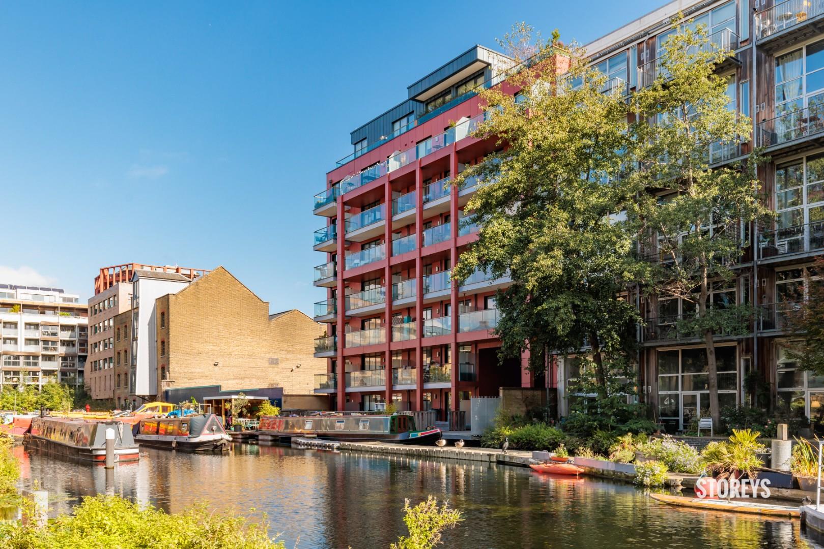 Flat Kingsland Road in Greater London