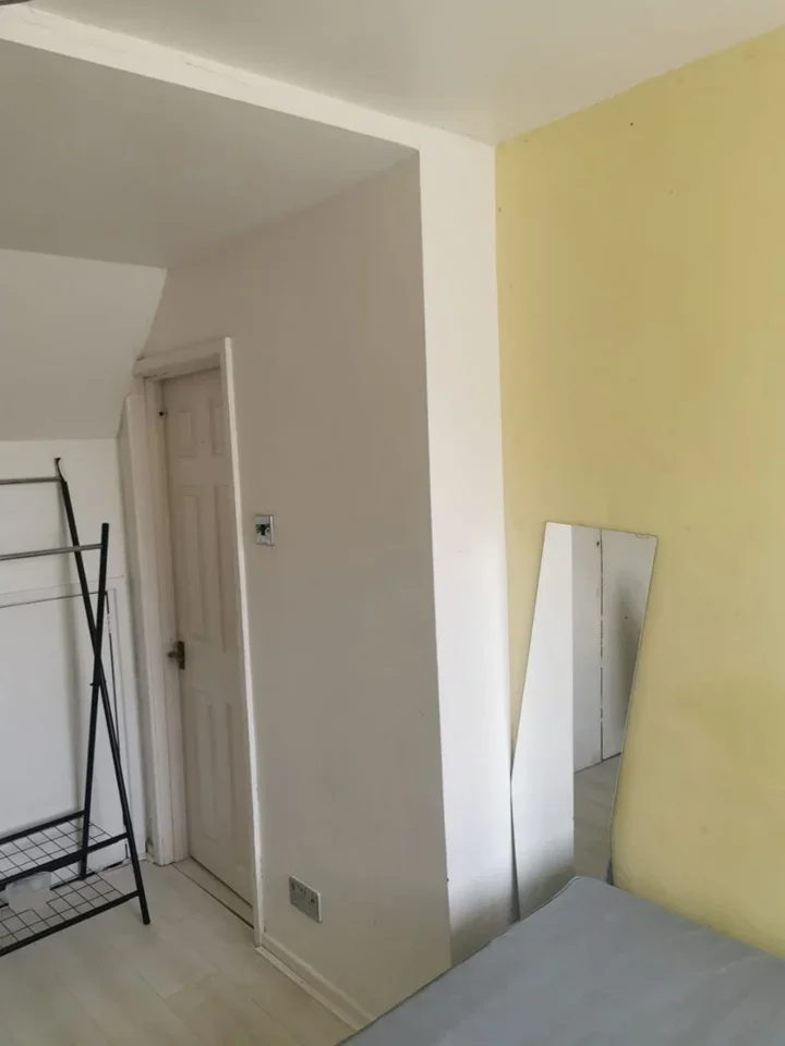 Room Kempe Road in Greater London