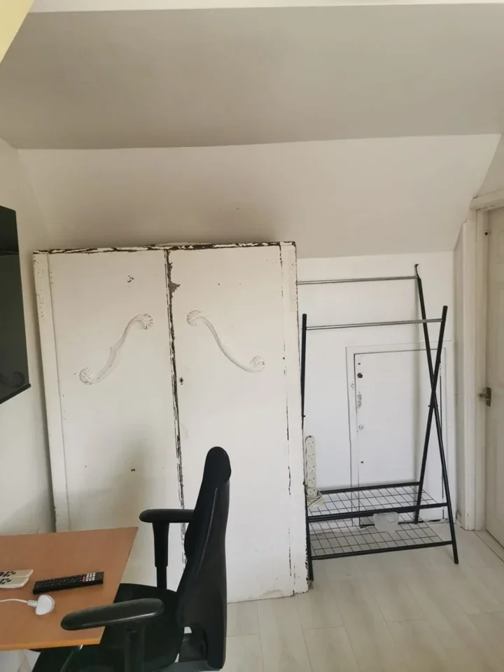 Room Kempe Road in Greater London