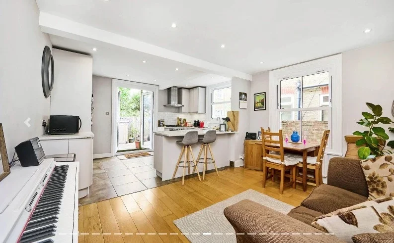 Flat Tranmere Road in Greater London