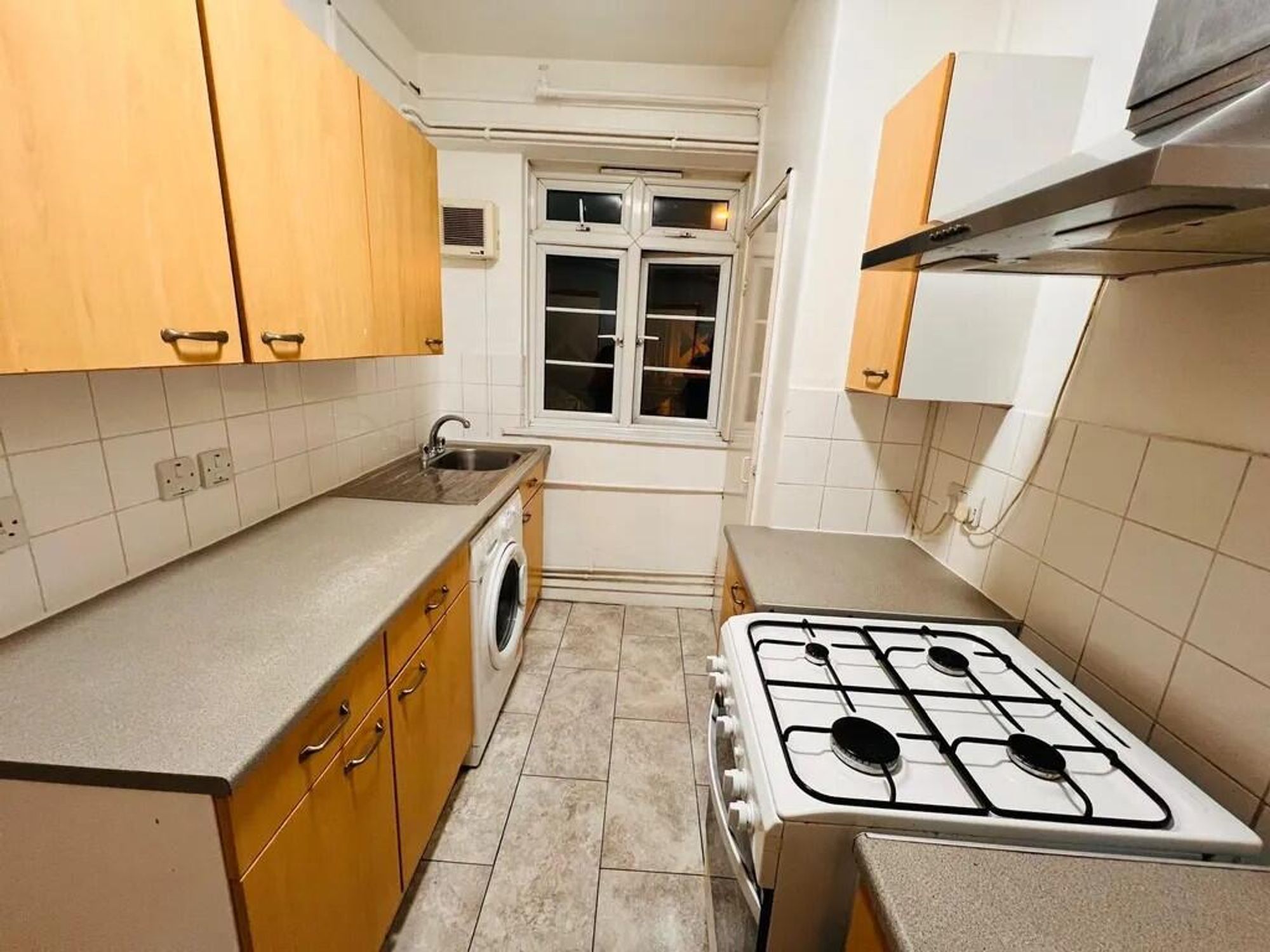 Flat Druid Street in Greater London