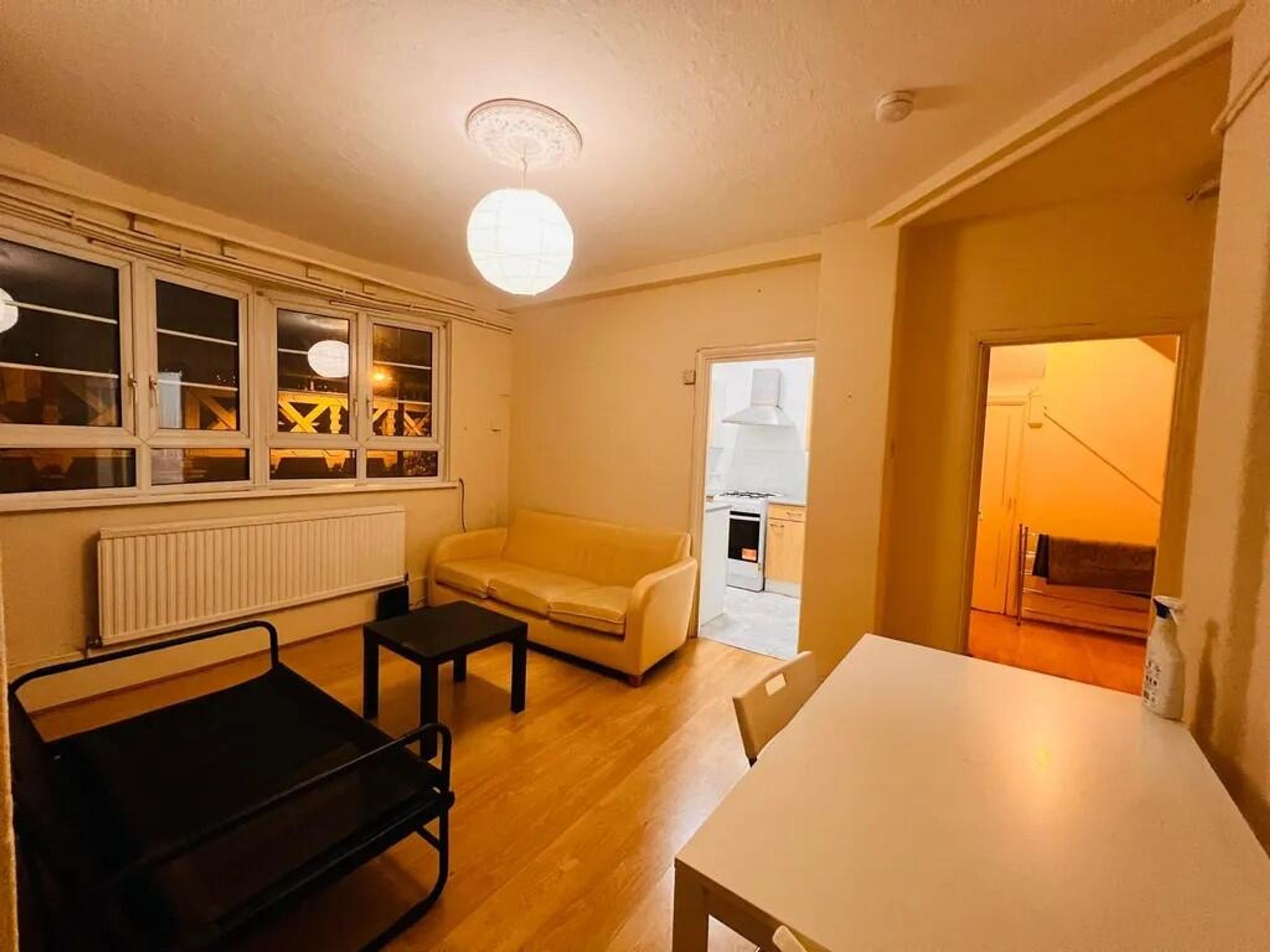 Flat Druid Street in Greater London
