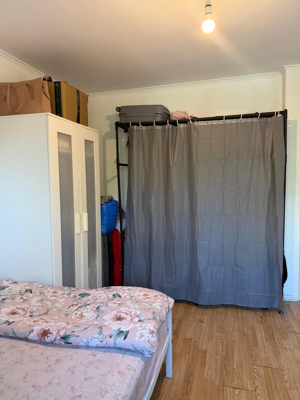 Room Rhodeswell Road in Greater London