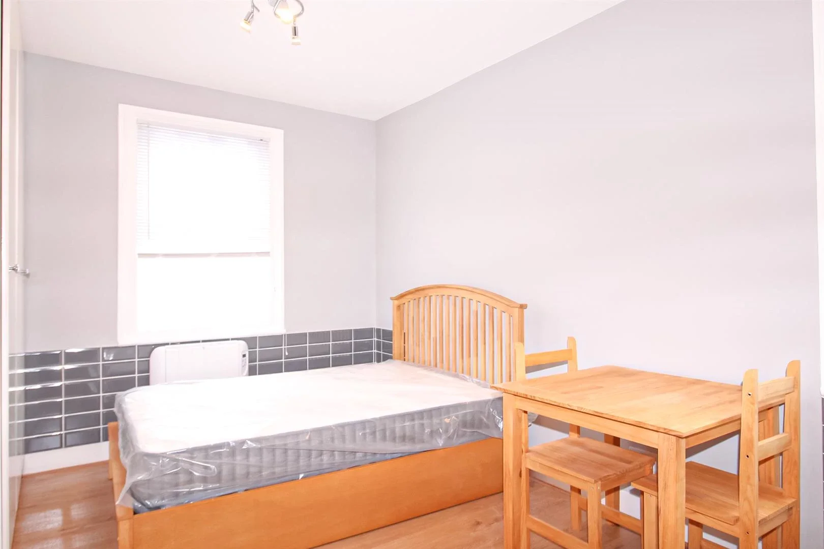 Room Langham Road in Greater London