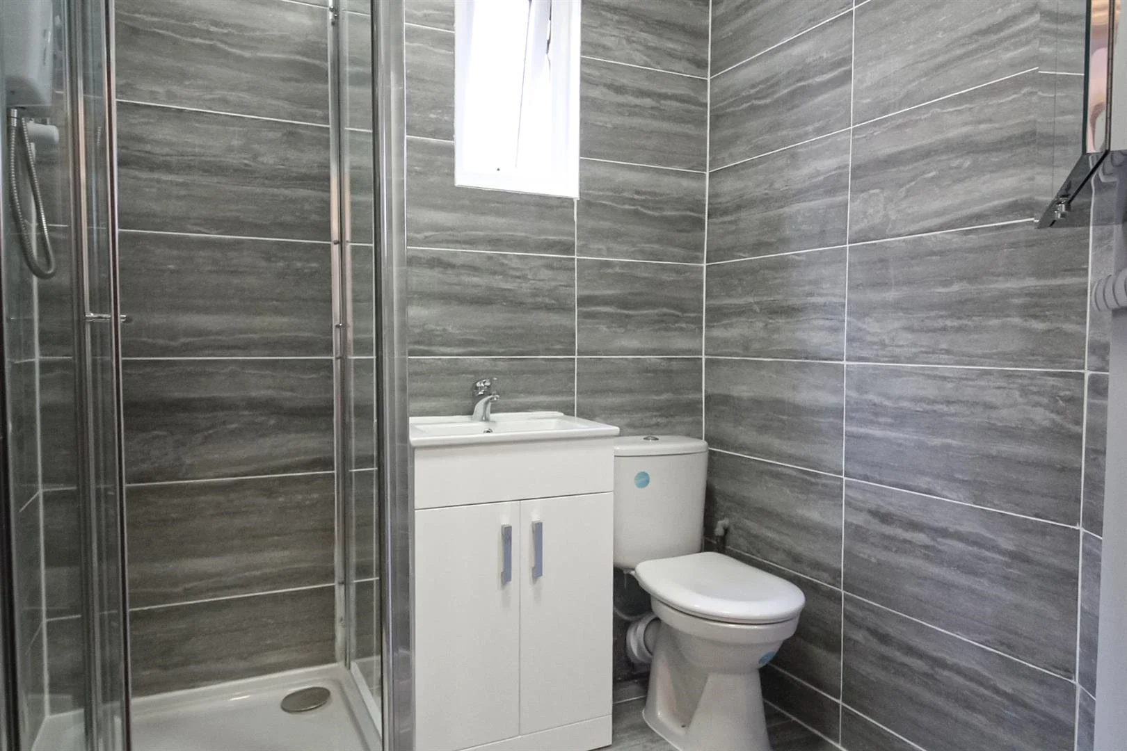 Room Langham Road in Greater London