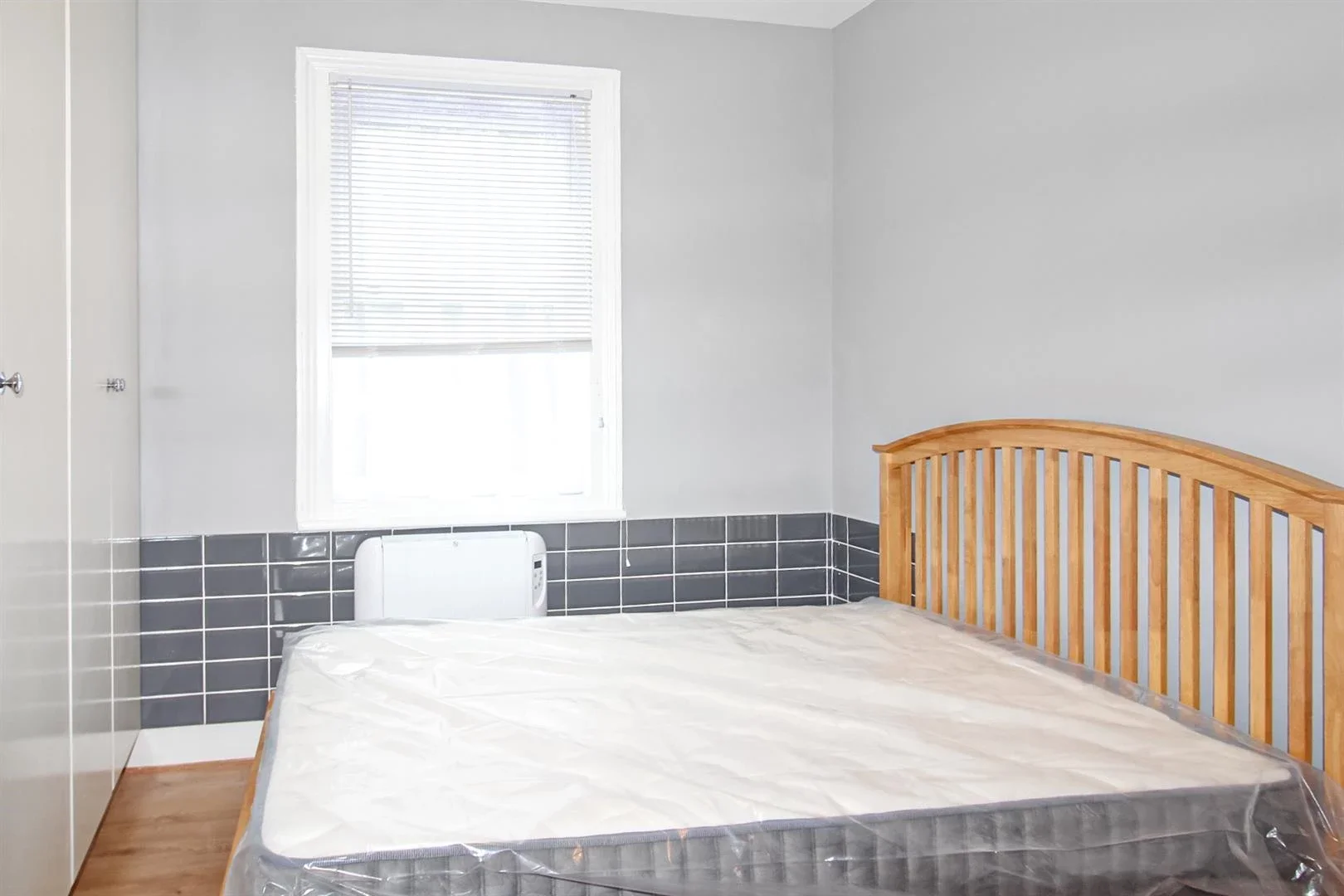 Room Langham Road in Greater London