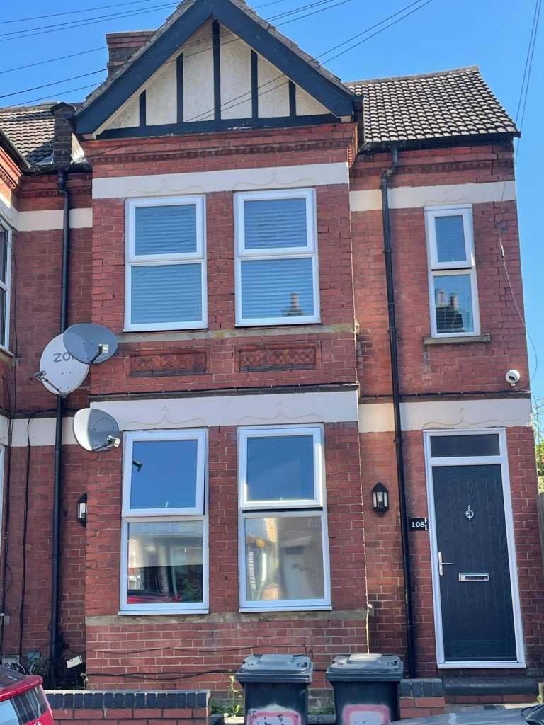 Flat Dallow Road in Luton