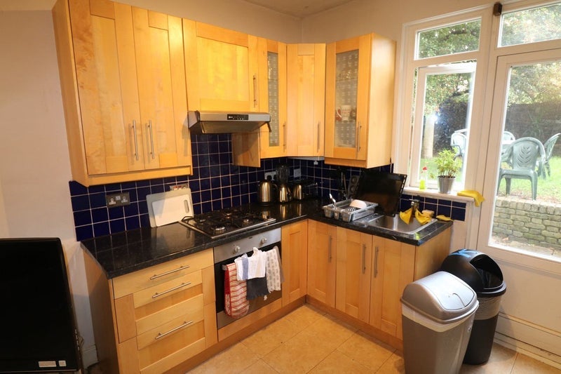 Room Collingbourne Road in Greater London