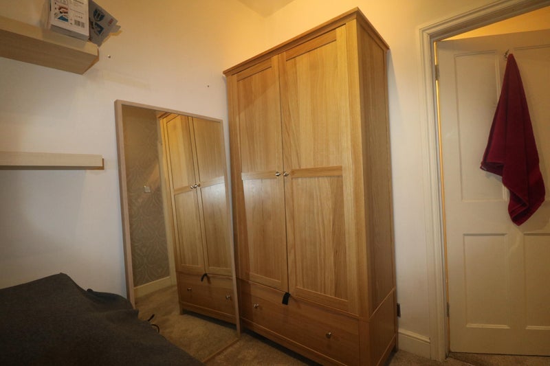Room Collingbourne Road in Greater London