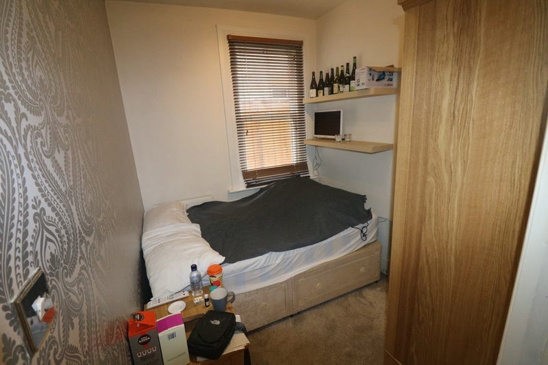 Room Collingbourne Road in Greater London