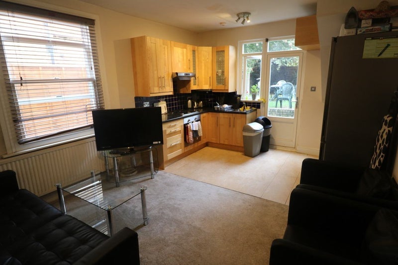 Room Collingbourne Road in Greater London