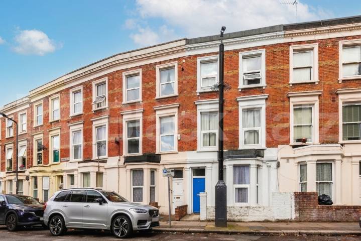 Flat Iverson Road in Greater London