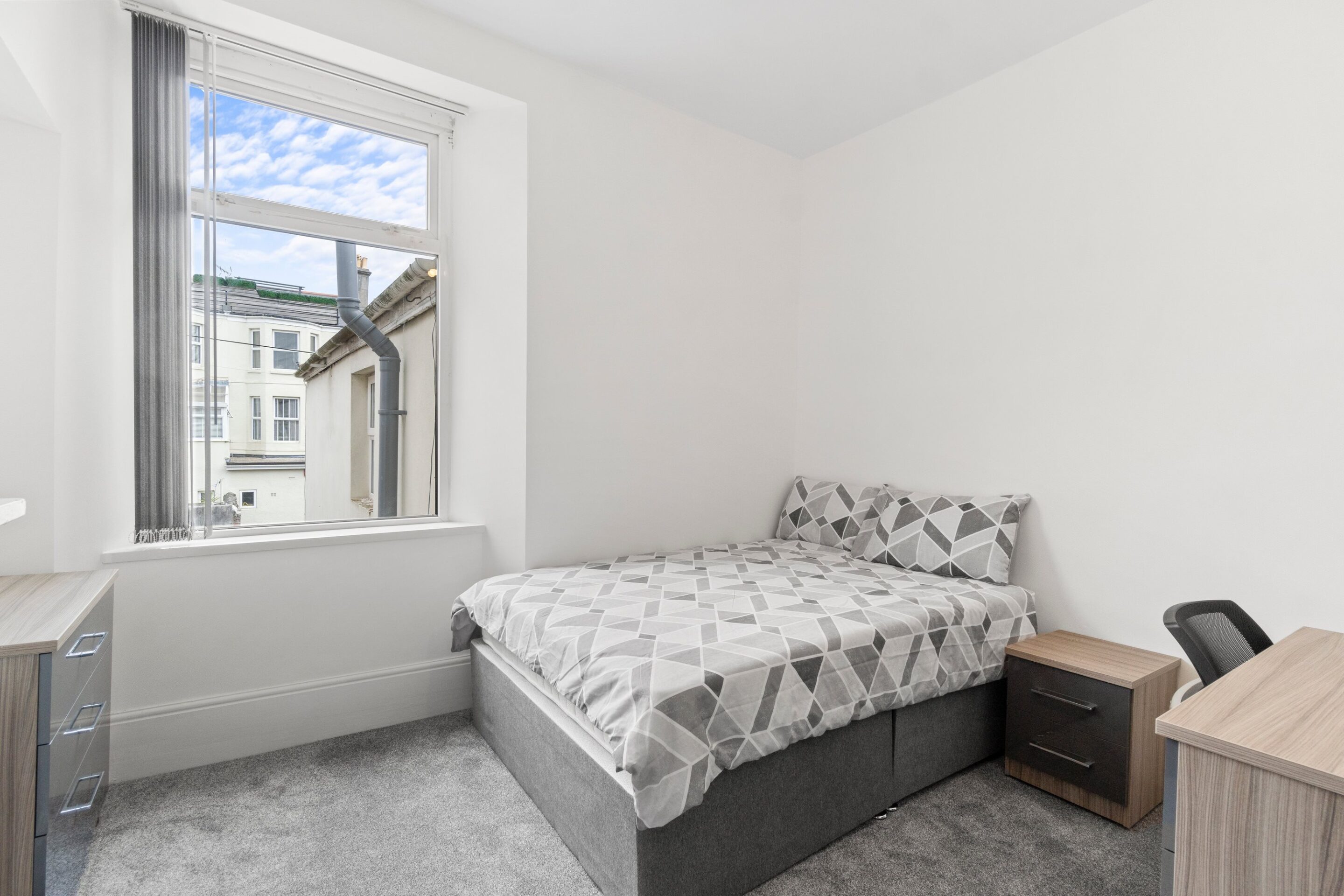 Room Baring Street in Plymouth