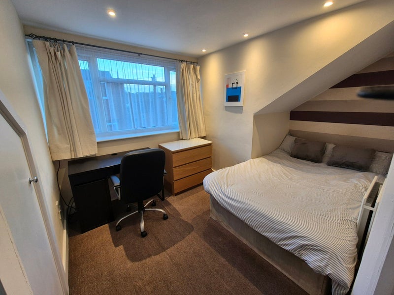 Room Monk Bridge Road in Leeds