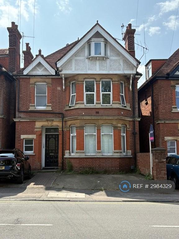Flat York Road in Guildford