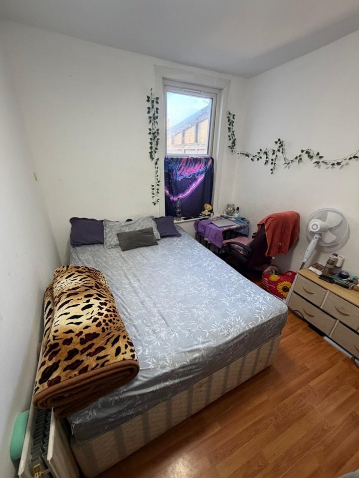 Room St Winefride's Avenue in Greater London