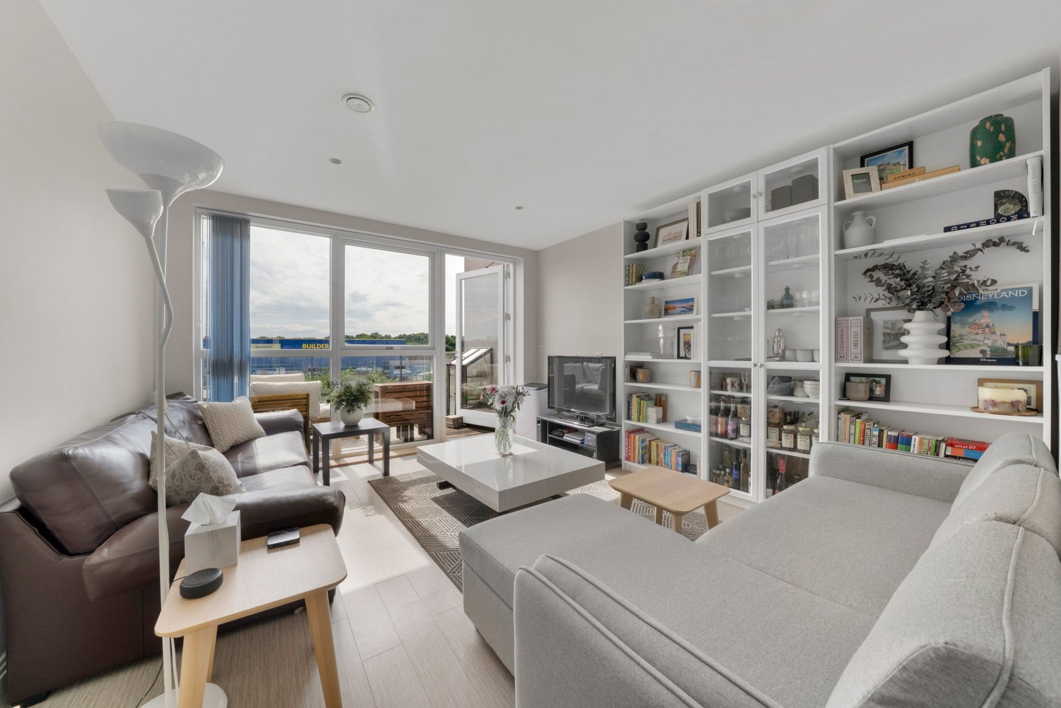 Flat Weld Place in Greater London