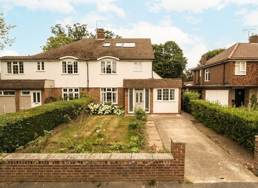 House Saffron Way in Greater London