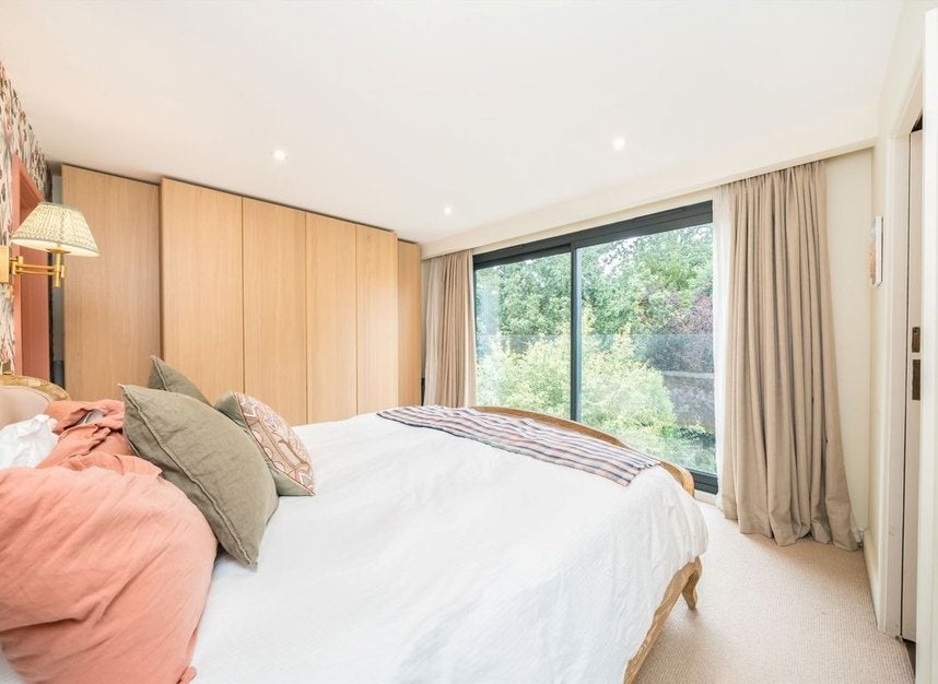 House Saffron Way in Greater London