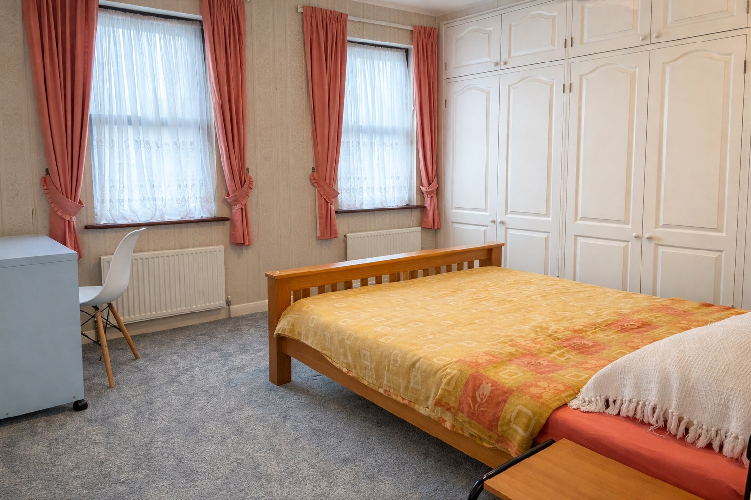 Room Gordon Road in Strood