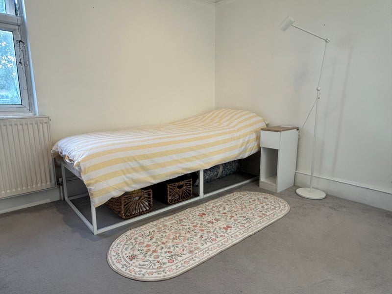 Room Greenside Road in Greater London