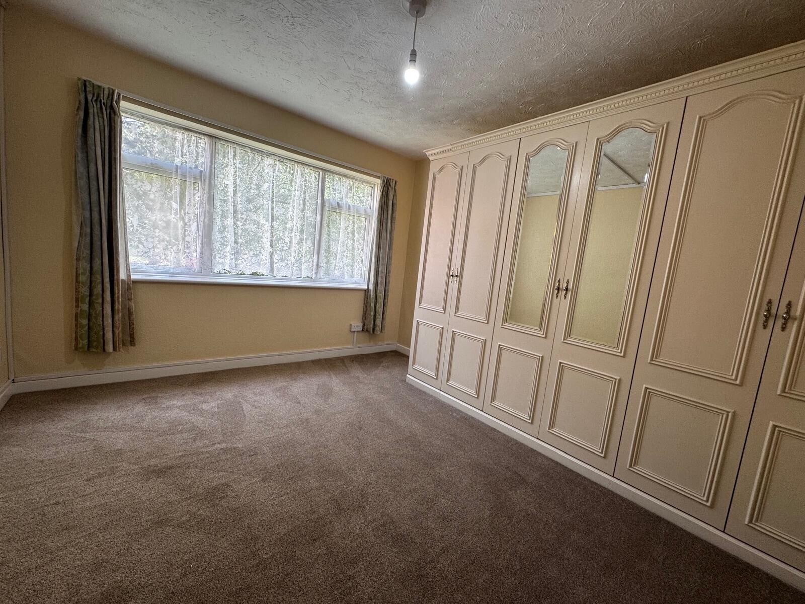 Flat Garrard Gardens in Birmingham