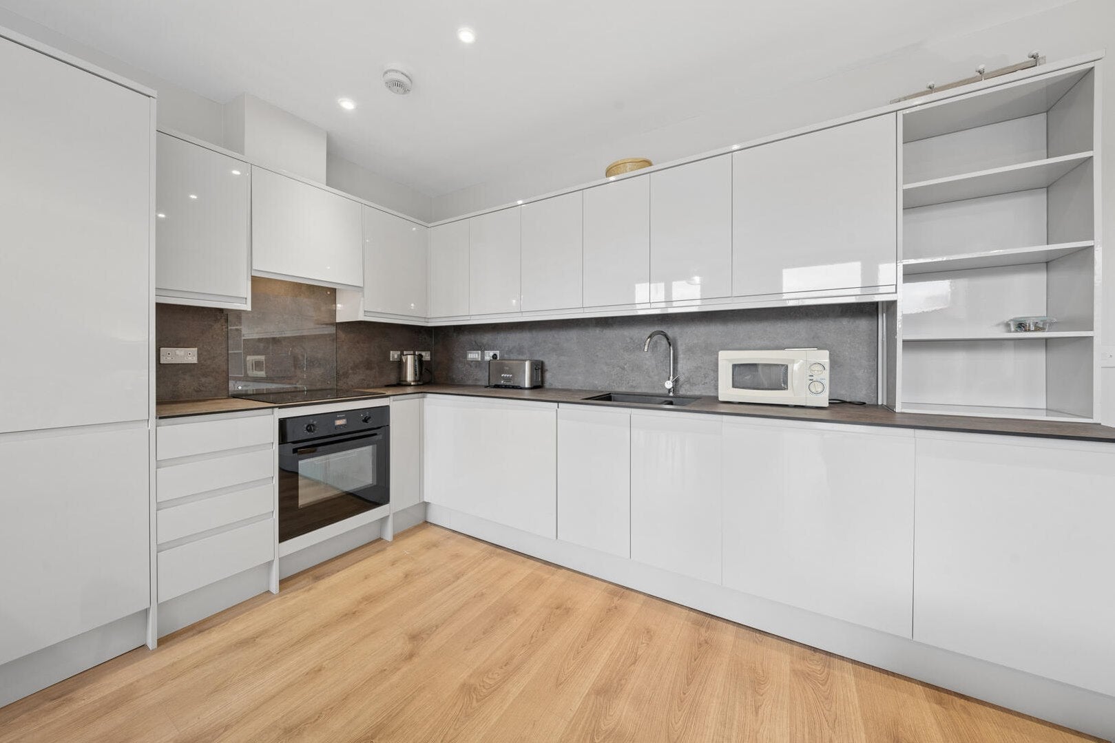 Flat Freston Road in Greater London
