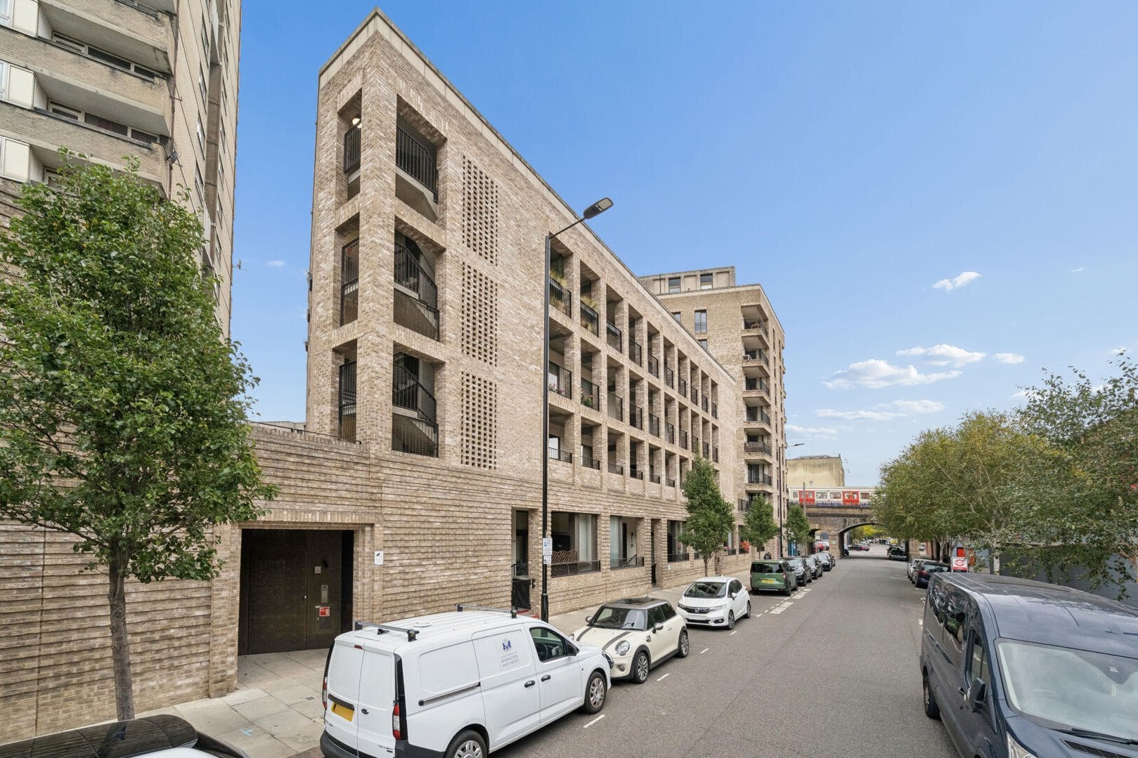 Flat Freston Road in Greater London