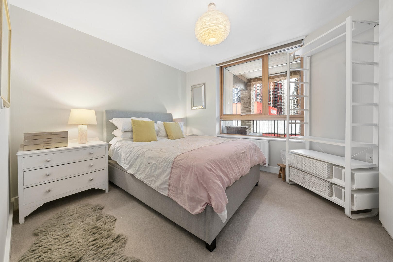 Flat Freston Road in Greater London