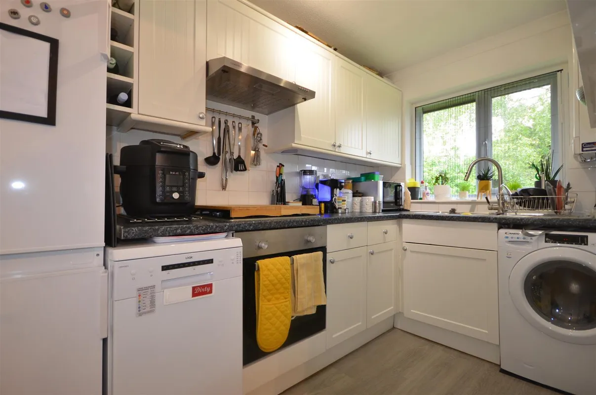 Flat Lynn Close in Greater London