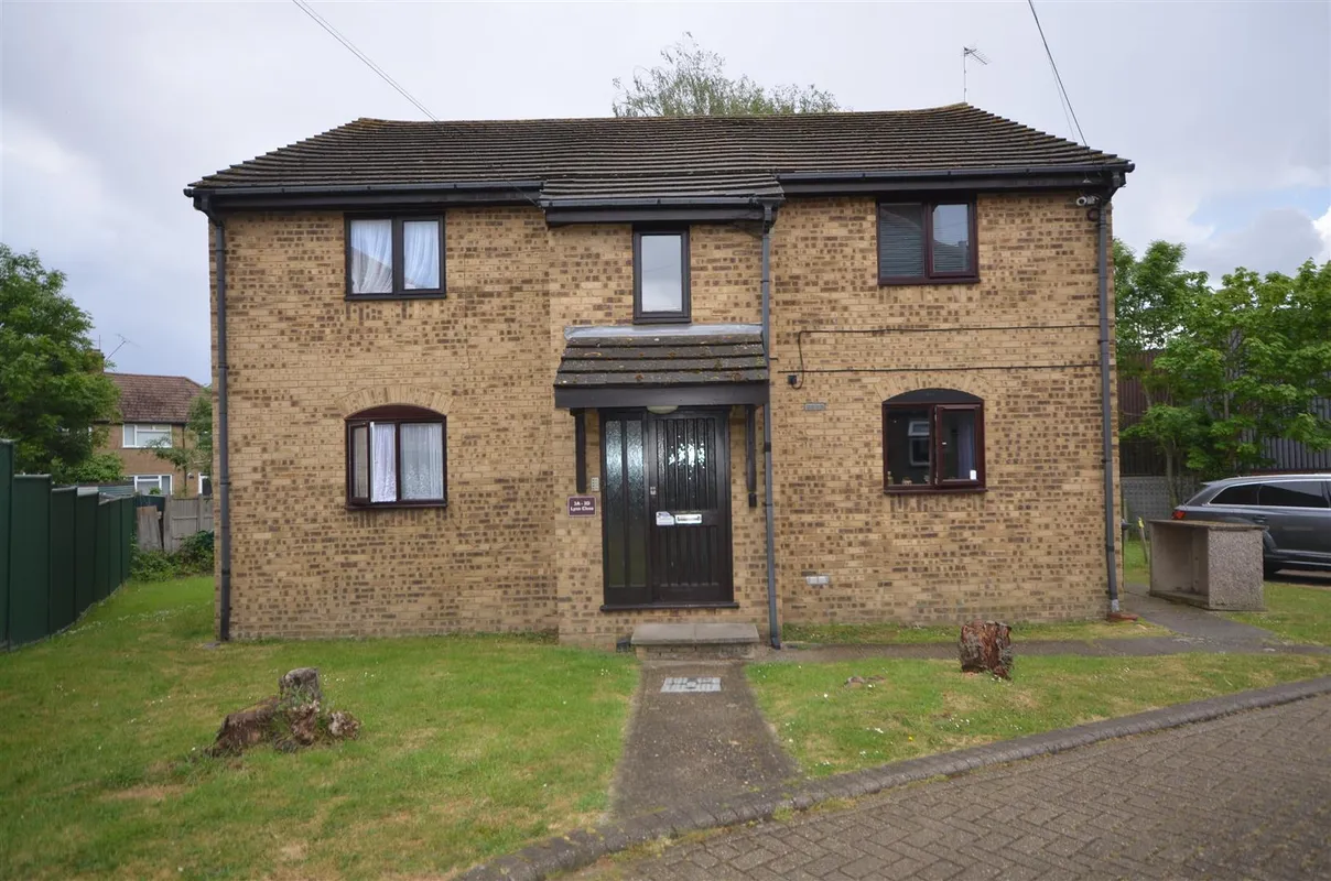 Flat Lynn Close in Greater London