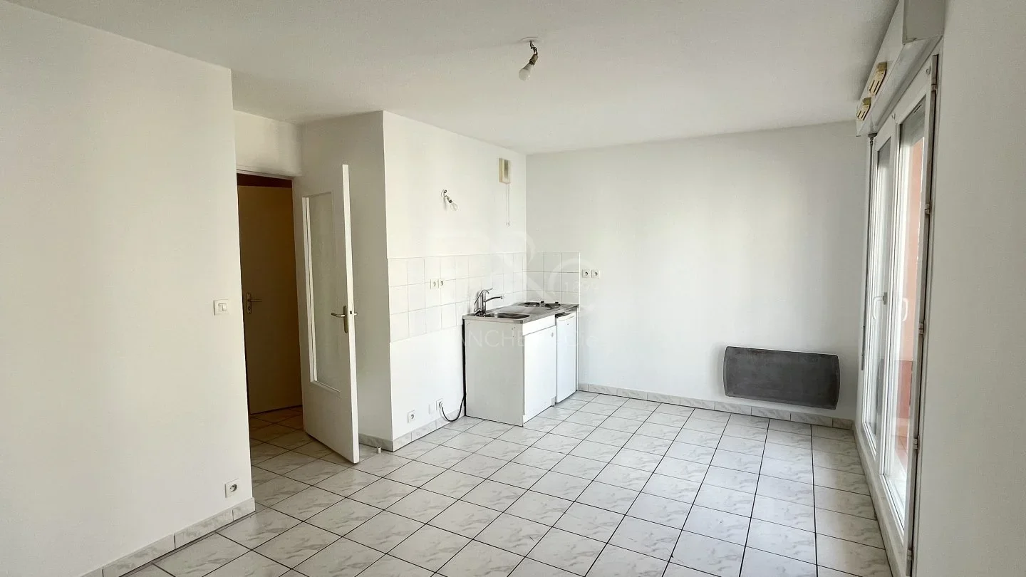 Flat Cours Tolstoï in Villeurbanne