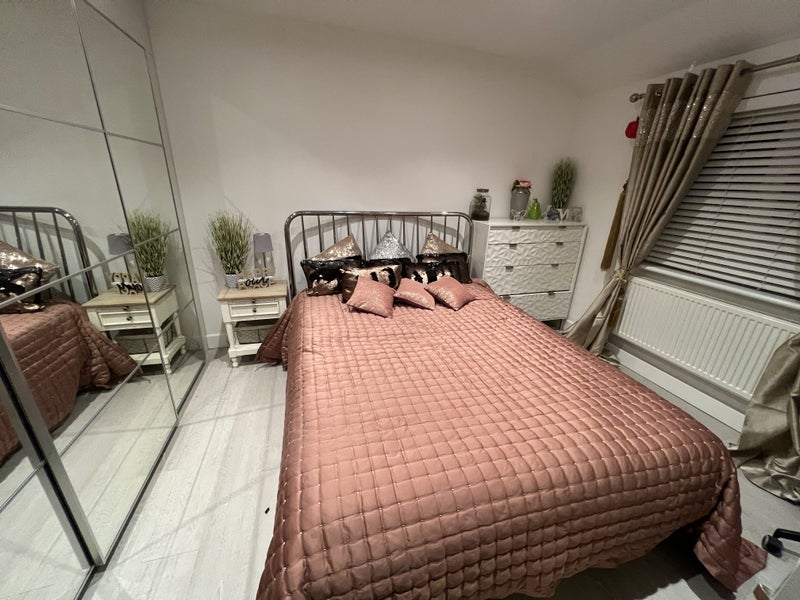 Room Warrington Close in Crawley