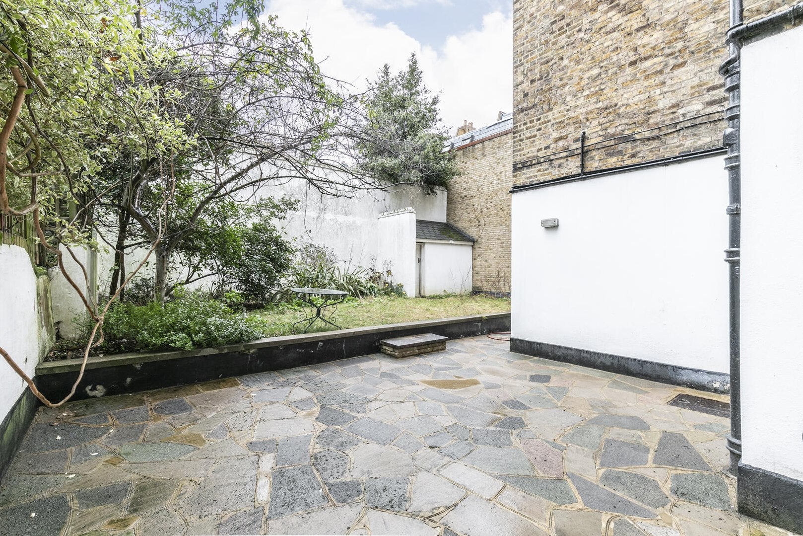 House Belgrave Gardens in City of Westminster