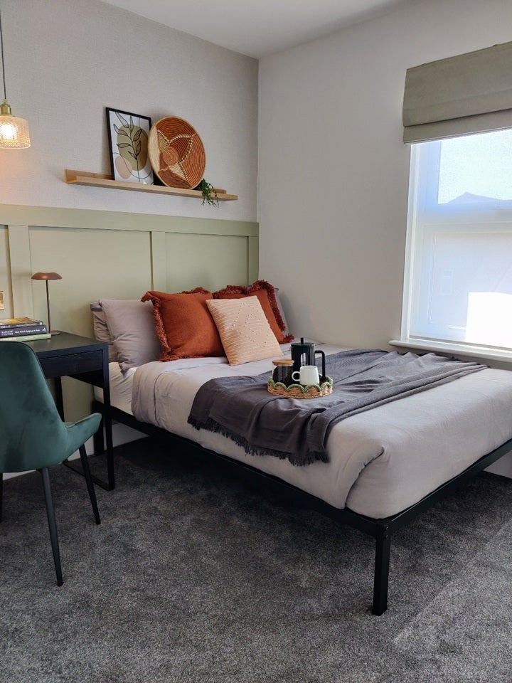 Room Phyldon Road in Poole